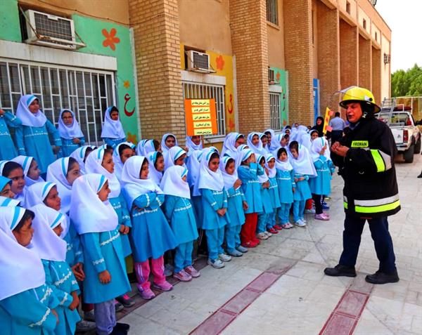 برگزاری کلاس های آموزش مقابله با آتش سوزی در مدارس شهرک بعثت+تصاویر