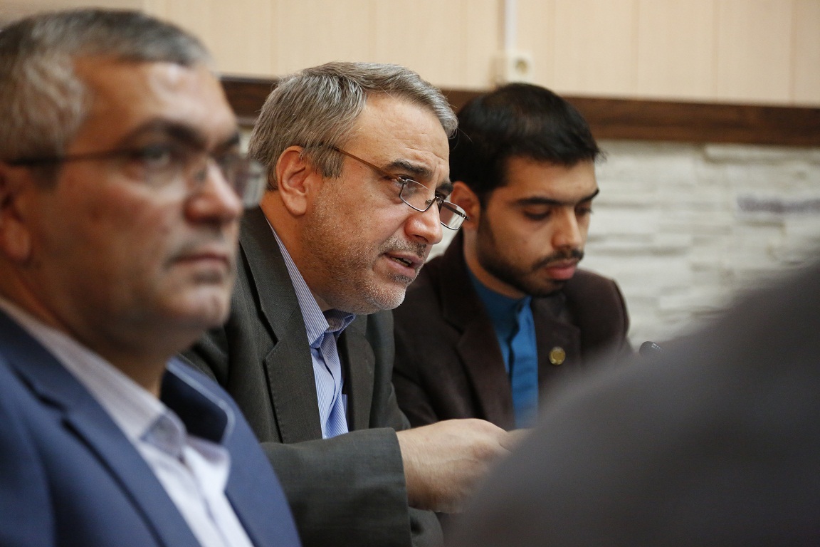 نشست با مدیرعامل هلدینگ 1