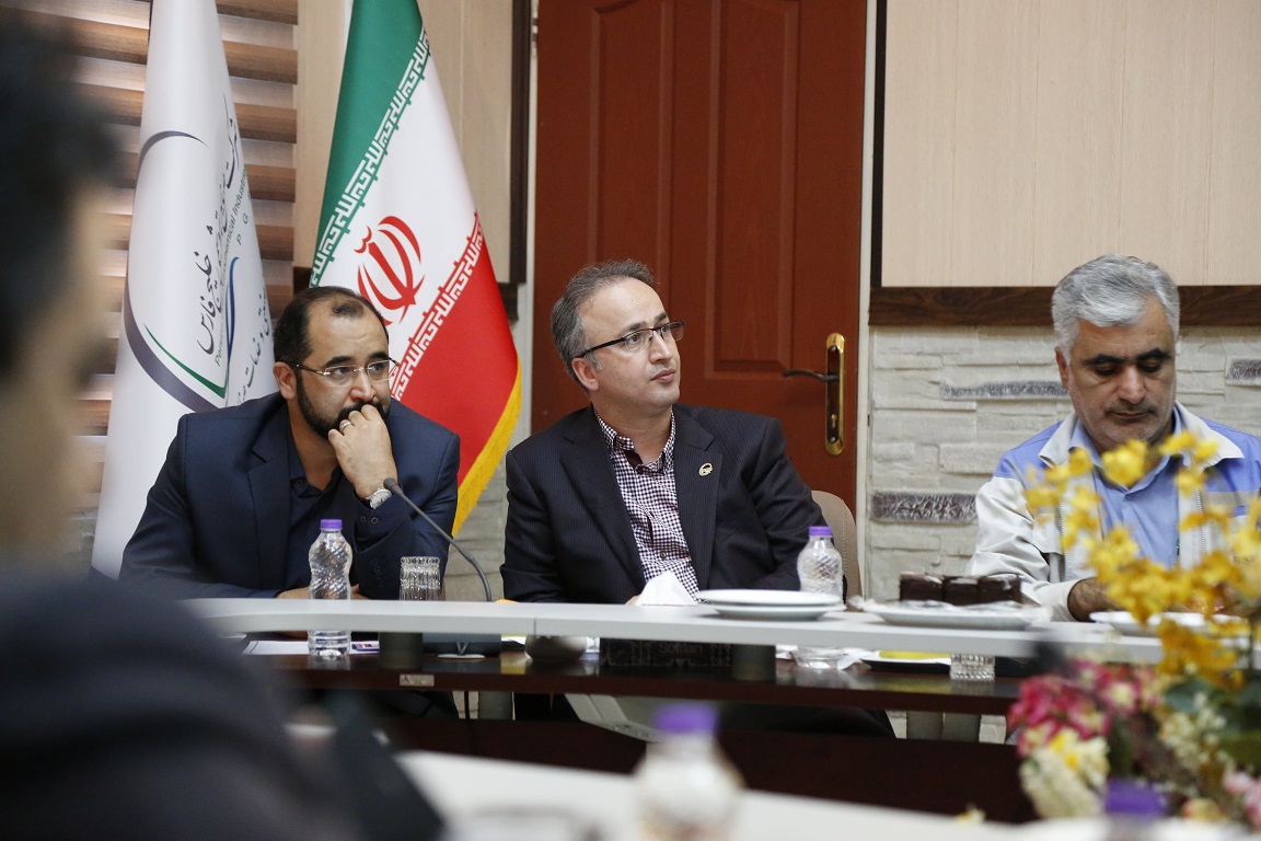 نشست با مدیرعامل هلدینگ 2