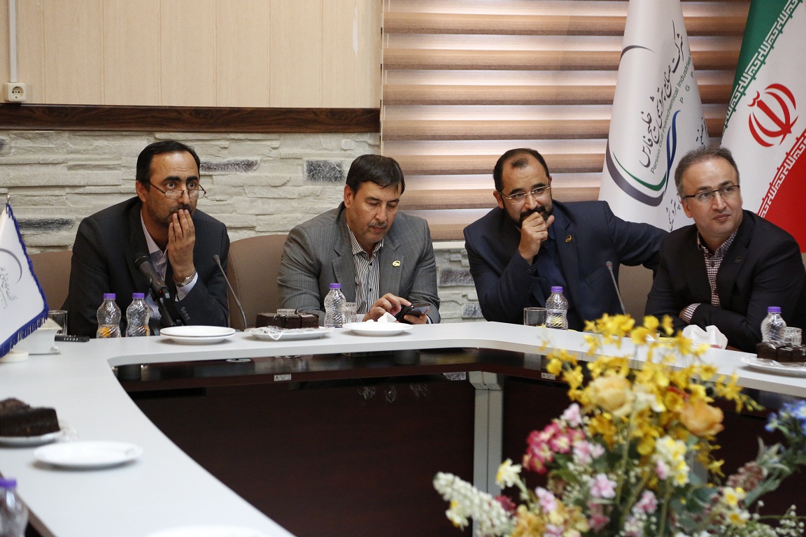 نشست با مدیرعامل هلدینگ 3