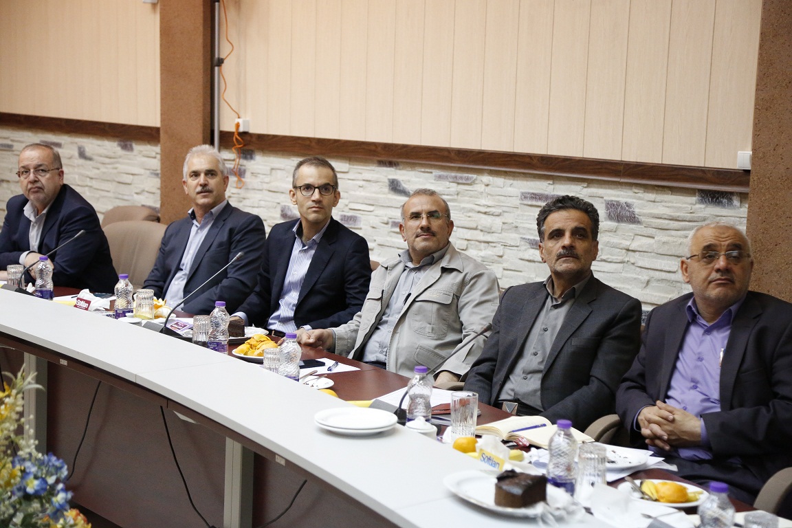 نشست با مدیرعامل هلدینگ 4