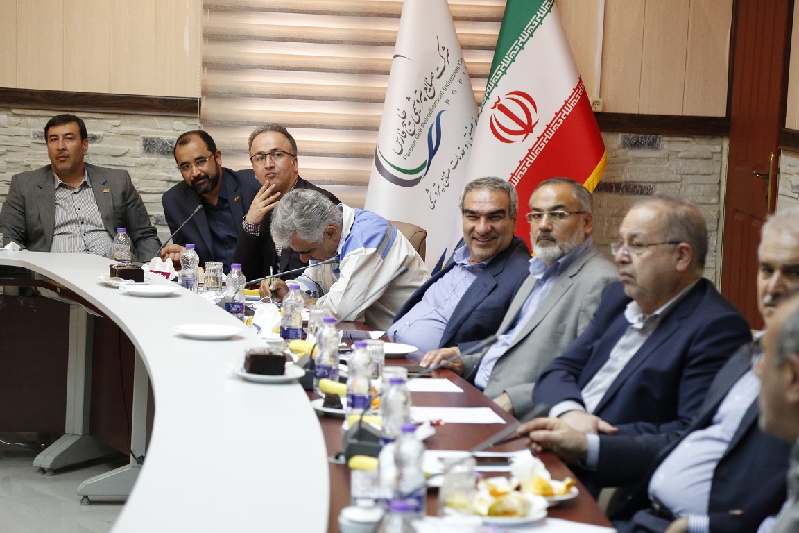 نشست با مدیرعامل هلدینگ 6