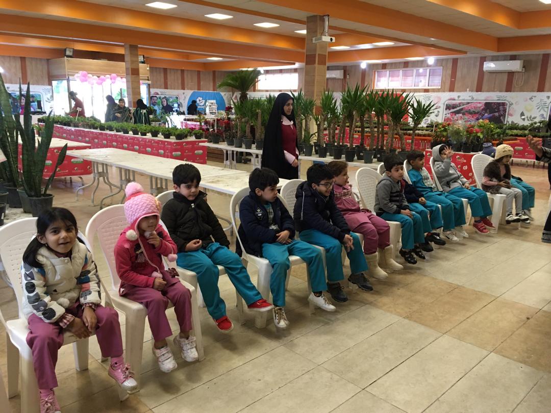 بازدید از نمایشگاه گل و گیاه 23 دی 5