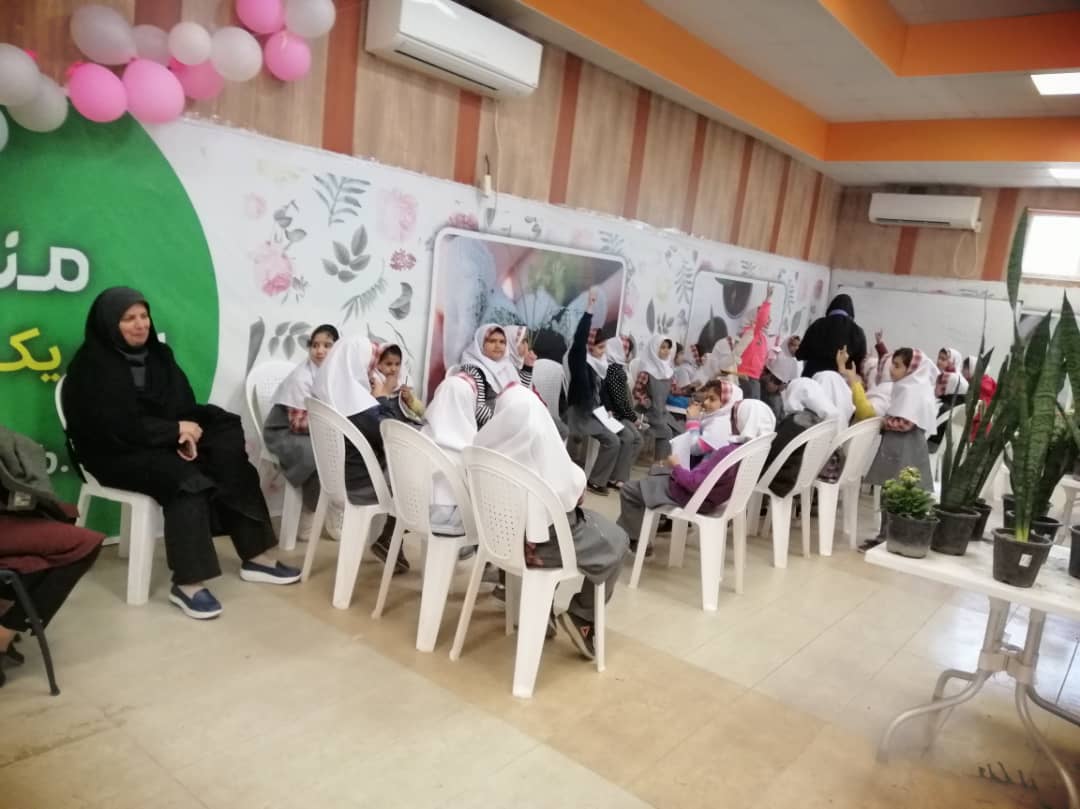 بازدید دانش آموزان از نمایشگاه گل و گیاه2