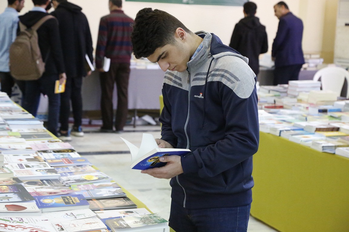 نمایشگاه کتاب فجر 98 2