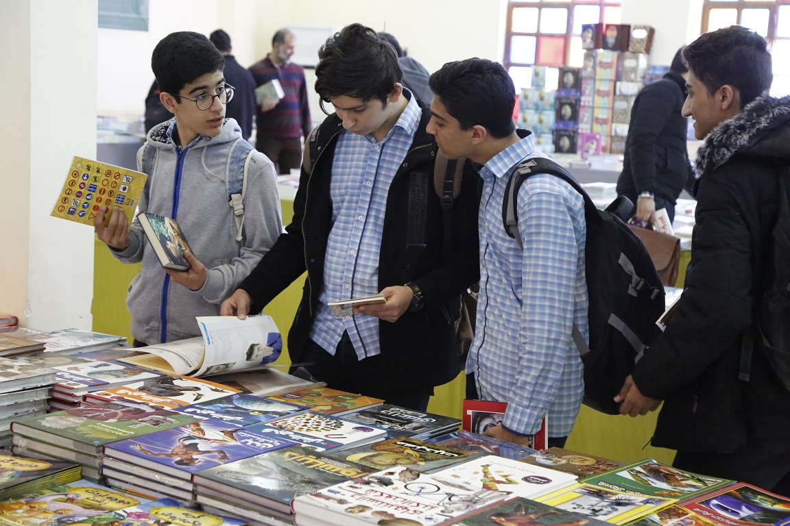 نمایشگاه کتاب فجر 98 4