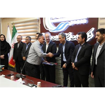 تجلیل از کارگران نمونه شرکت عملیات غیرصنعتی بندرماهشهر 10