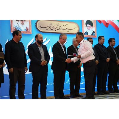 تجلیل از تلاش کارگران در مراسم گرامیداشت روز جهانی کار و کارگر در شرکت عملیات غیرصنعتی 8