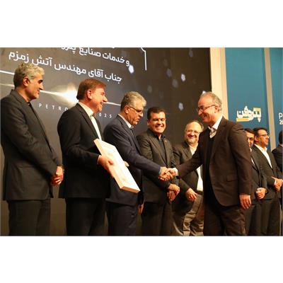 دریافت جایزه نوآوری در خدمت غیرفنی، در پتروفن ۱۴۰۴ توسط شرکت عملیات غیرصنعتی ماهشهر 7