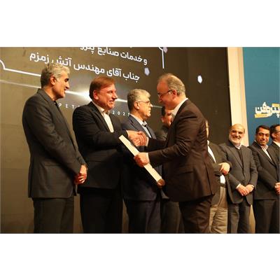 دریافت جایزه نوآوری در خدمت غیرفنی، در پتروفن ۱۴۰۴ توسط شرکت عملیات غیرصنعتی ماهشهر 5