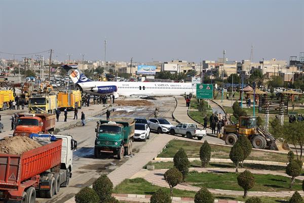 گوشه هایی از عملیات 22 ساعته انتقال هواپیمای حادثه دیده به فرودگاه بندرماهشهر