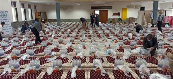 تهیه پنج هزار بسته غذایی برای خانواده‌های درگیر با بارش‌های اخیر باران شهرستان بندرماهشهر+تصاویر