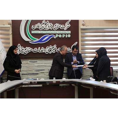 تقدیر از بانوان توسط مدیر عامل و اعضای هیئت مدیره به مناسبت ولادت حضرت فاطمه زهرا (س) 3