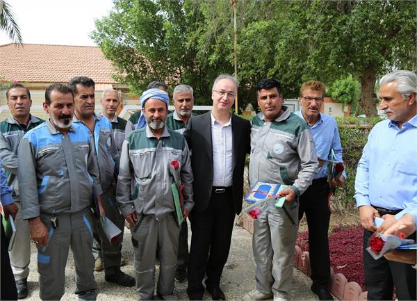 کارگران نقش کلیدی در پیشبرد اهداف سازمانی؛ تجلیل از کارگران نمونه شرکت عملیات غیرصنعتی بندرماهشهر