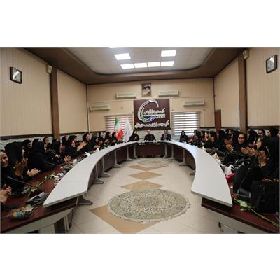 تقدیر از بانوان توسط مدیر عامل و اعضای هیئت مدیره به مناسبت ولادت حضرت فاطمه زهرا (س) 4