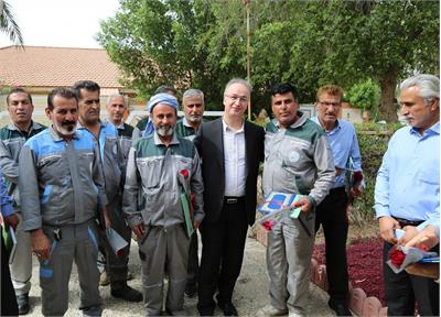 کارگران نقش کلیدی در پیشبرد اهداف سازمانی؛ تجلیل از کارگران نمونه شرکت عملیات غیرصنعتی بندرماهشهر